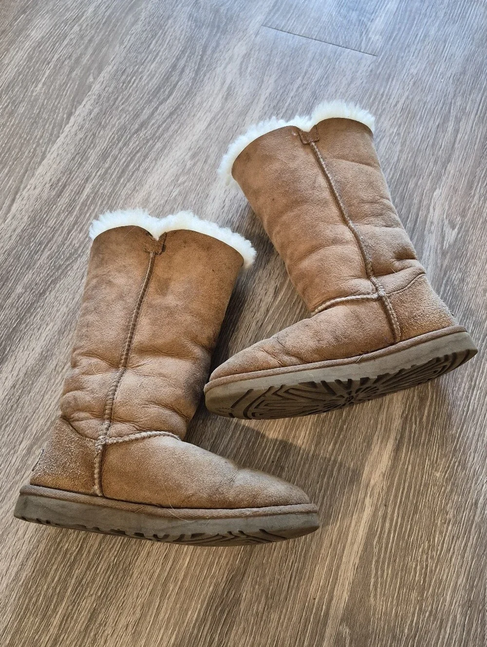 Ugg Thriple Bailey Button In Chestnut Kids Shoes Size 2